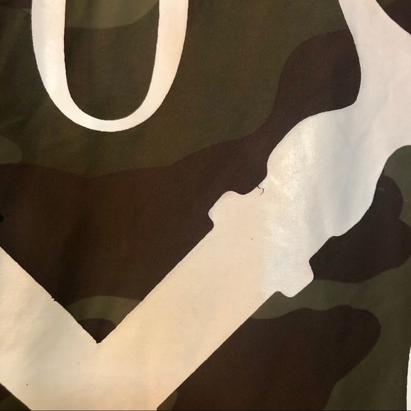 ⭐️ HOST PICK ⭐️ HUNDREDTH The Worldwide Windbreaker (Camo) - Picture 7 of 8